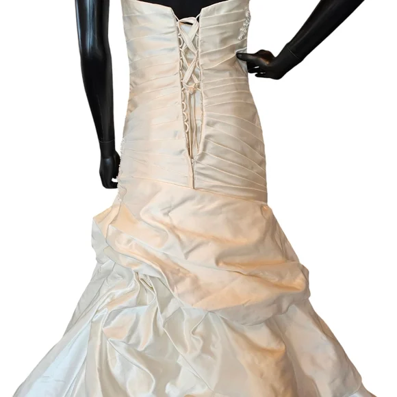 NWOT - Champ Satin Sweetheart Strapless Fit & Flare Kenneth Winston Wedding Gown - Picture 5 of 7